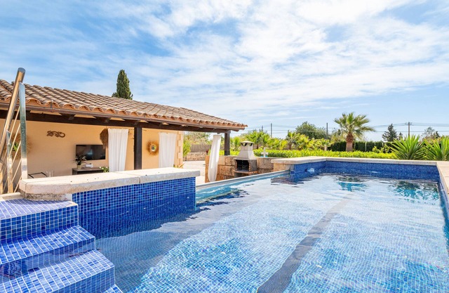 Country House 'Sun Club Home' with Mountain View, Wi-Fi and Air Conditioning