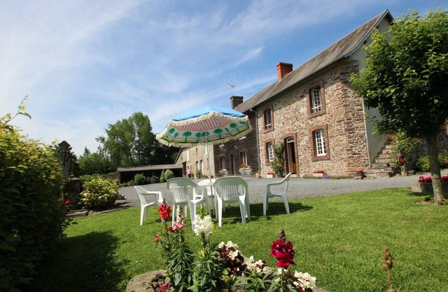 Country house with fireplace, pets allowed