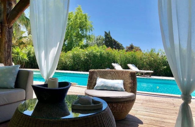 Country house with pool for 8 people in a natural setting