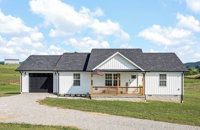 Country Stay near Burgess Falls!