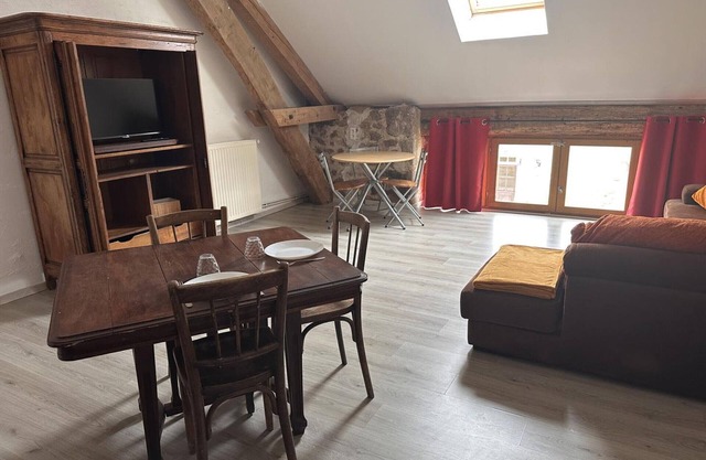 Countryside Cottage with Pets, Wifi, Parking, Saint-Bonnet-de-Four
