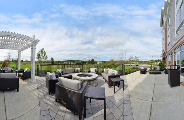 Courtyard by Marriott Boston Littleton