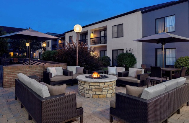 Courtyard by Marriott Pittsburgh Airport