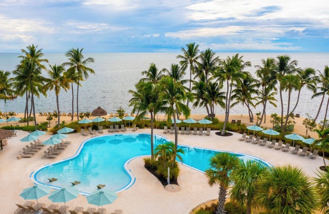 Courtyard View King Room w/Balcony, Outdoor Pool & Free Parking
