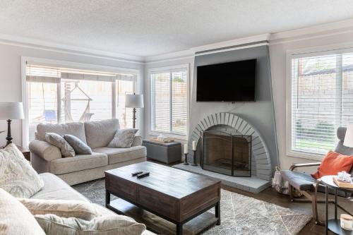 Covello - 3 BR with backyard - North Hollywood home