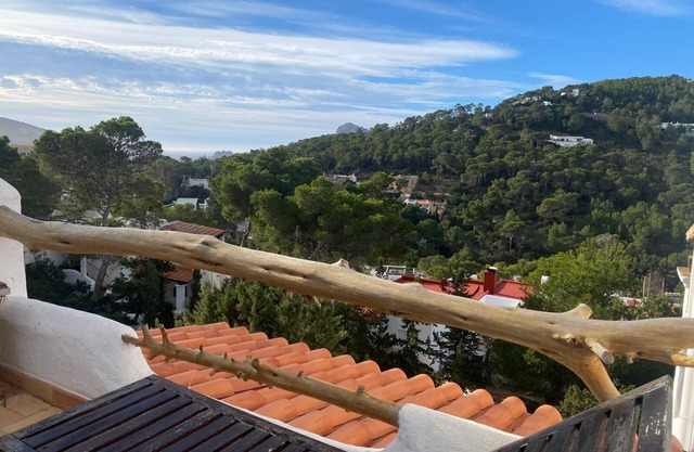 Cozy 1-bedroom apartment in tranquil IB with AC, WiFi