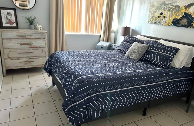 Cozy 1-bedroom condo with private garage, AC, & WiFi