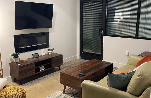 Cozy 1-bedroom condo with AC, WiFi in delightful Nashville.