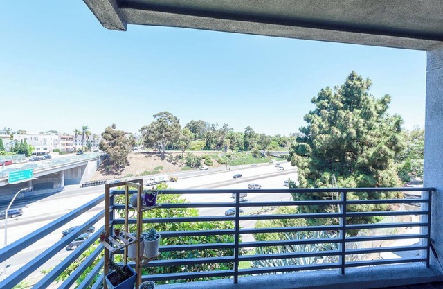 Cozy 1-bedroom condo in fabulous San Diego with fitness room, AC
