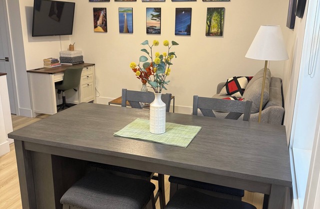 Cozy 1 Bedroom Retreat for City & Nature Adventures