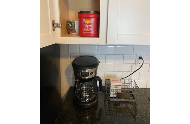 Cozy 1 Bedroom updated home close To Downtown!