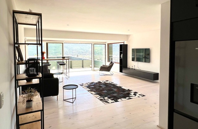 Cozy 1-bedroom with WiFi and AC in charming Cape Town