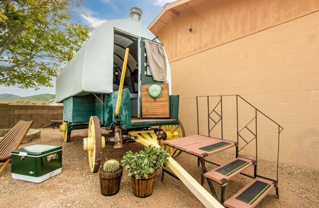 Cozy 1880 Sheepherders Wagon in Tombstone!