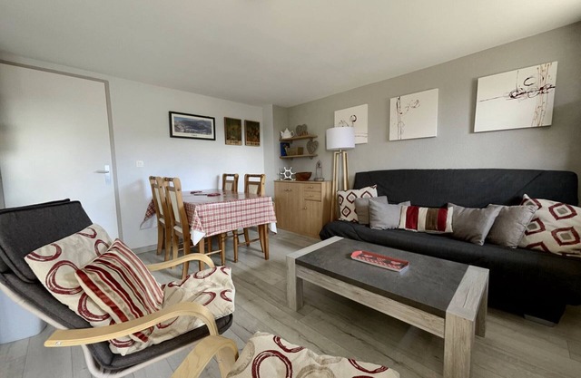 Cozy 1BR + Alcove, WiFi, Parking, Near Slopes & Shops!