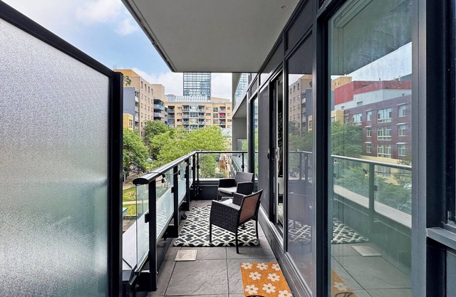 Cozy 1BR downtown Toronto apartment with 1 bath, steps from major spots