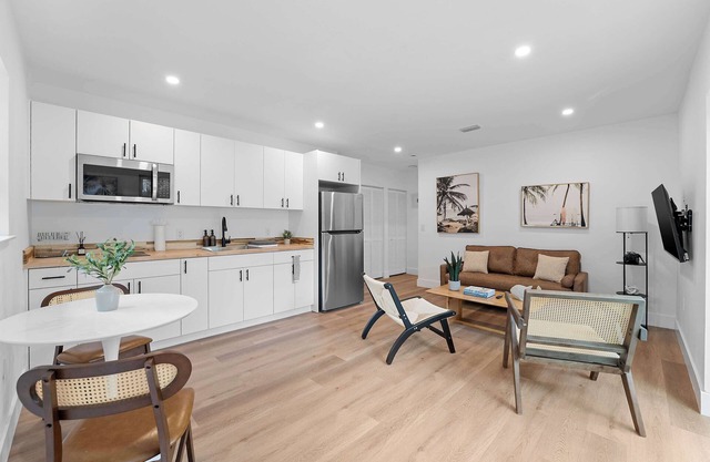 Cozy 1BR Getaway-Victoria Park, Near Beach
