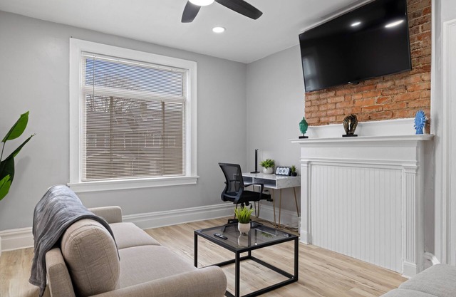 Cozy 1BR Retreat near Highland Park & Zoo