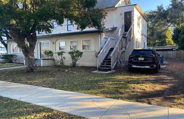 Cozy 2-bedroom apartment in charming Winter Haven with WiFi, AC