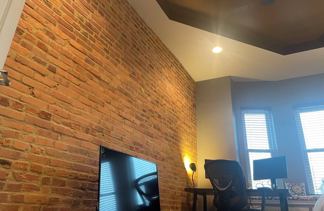 Cozy 2-bedroom apartment in welcoming Baltimore with WiFi, AC