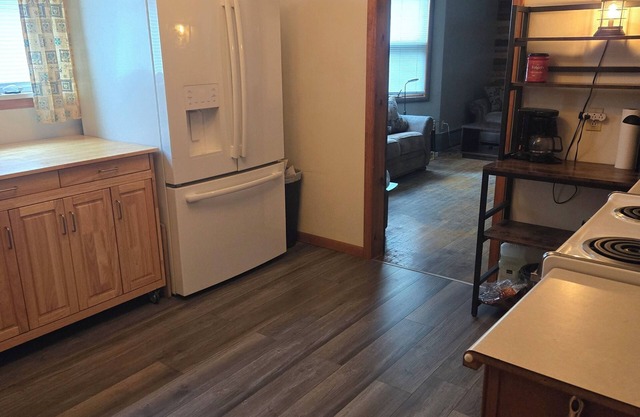Cozy 2-bedroom apartment in charming Bessemer with WiFi, AC