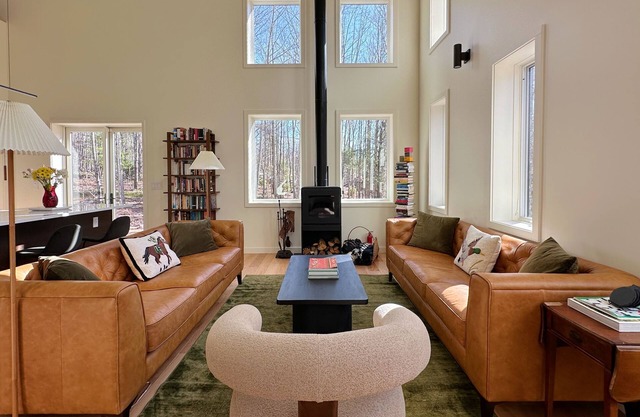 Cozy 2-bedroom cabin in Hunter near skiing, hiking, and shops