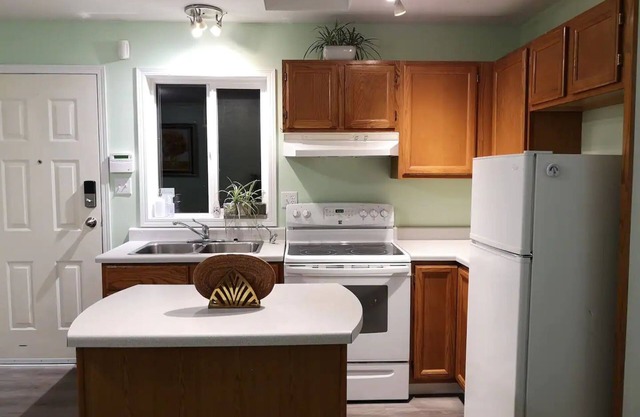 Cozy 2 bedroom close Duke Point Terminal Suite 2