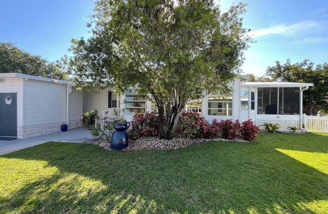 Cozy 2-bedroom mobile home in enjoyable Barefoot Bay, Florida.