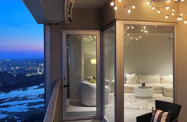 Cozy 2-bedroom penthouse in enchanting Tulsa with WiFi, AC, fitness room