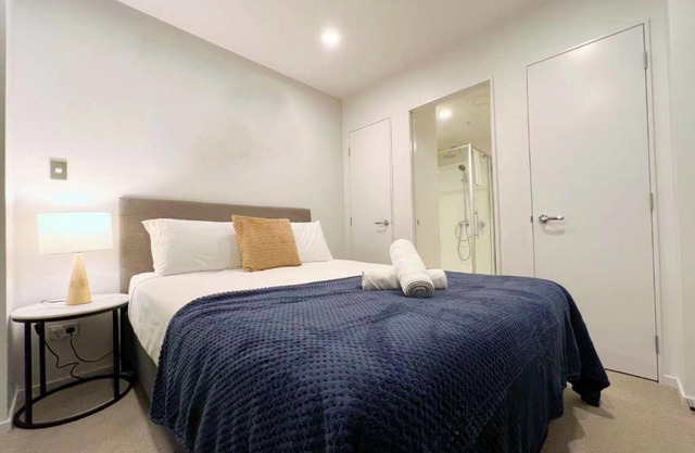 cozy 2-bedrooms in city centre you can call it home