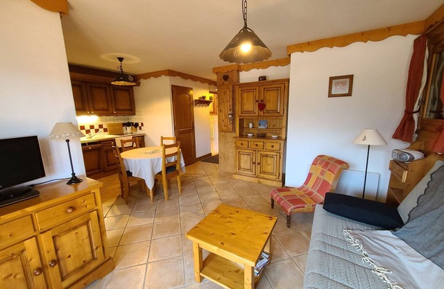 Cozy 2-BR Apt for 6 Near Pool, Ski Bus & Amenities
