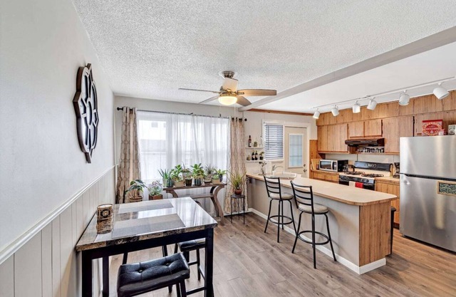 Cozy 2B/1B by Swarthmore w Driveway!