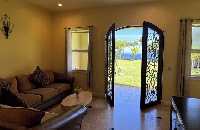 Cozy 2BR/2BA Haven near Botanical World Adventures