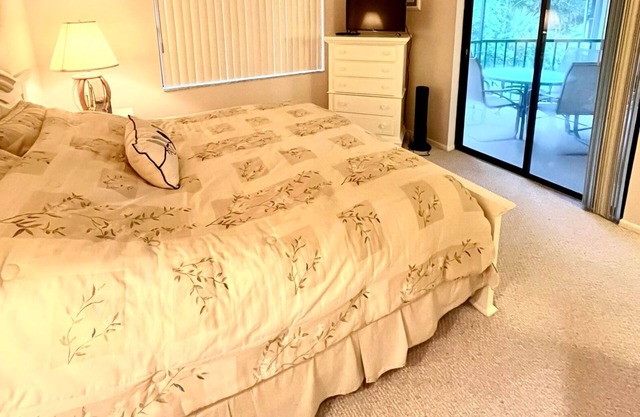 Cozy 2BR condo w/Pool in Gated community. close to beaches/resturants/shopping