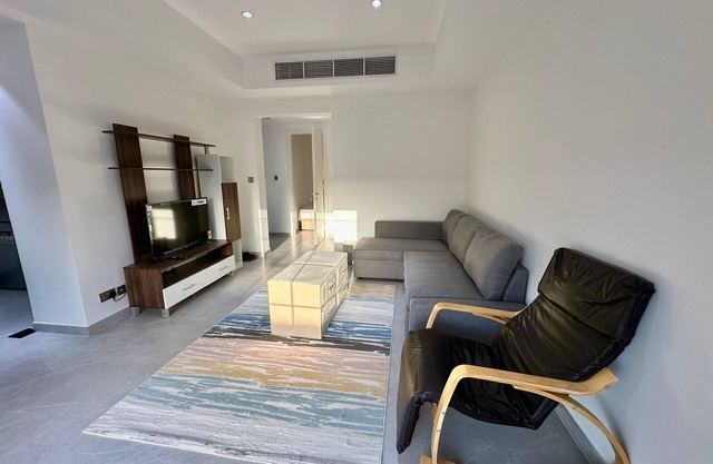 Cozy 2BR+maids Villa in Springs