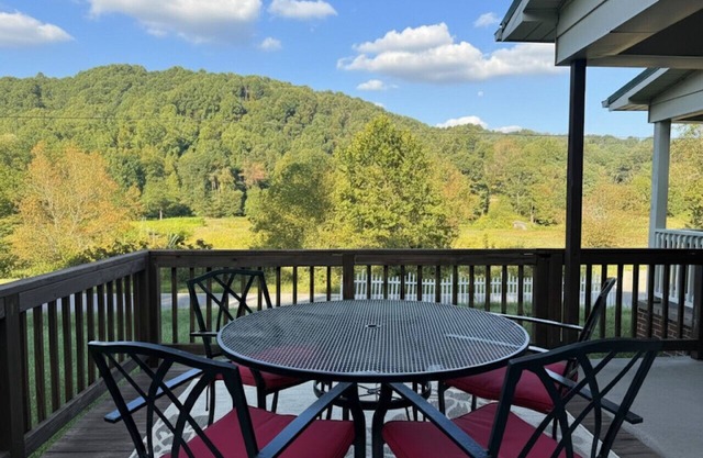 Cozy 2BR Mountain Cabin w/River Views & Patio