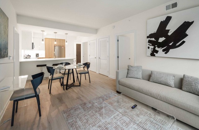 Cozy 2BR nr Metro | Keyless Entry, 24hr Concierge & Gym
