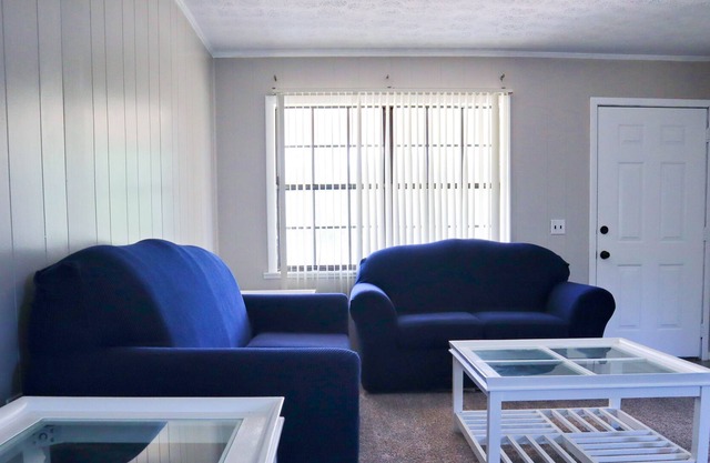 Cozy 3 Bedroom Guesthouse w/Full Kitchen (30 Minutes to the BEACH)