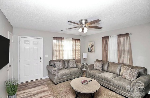 Cozy 3-bedroom villa in the heart of Charlotte! Free WIFI & Private Parking