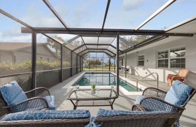 Cozy 3 Beds/Heated Pool/Fenced Yard/Centered in Punta Gorda/close to everything