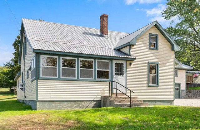 Cozy 3 BR Farmhouse near quaint town of Brandon VT