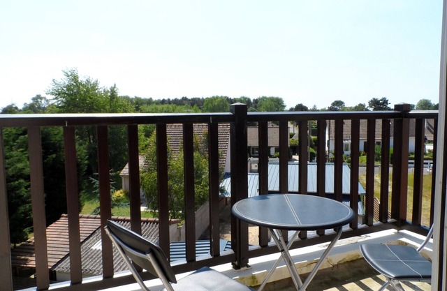 Cozy 3-Room Apartment Near Beach with Balconies and Parking in Cabourg