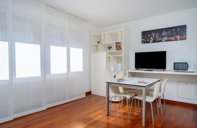 Cozy 38 sqm apartment for 2 people, located near the Porta di Aquileia in Udine. It features a reserved covered parking space for guests, offering comfort and convenience. The area is rich in history and charm, just steps away from Udine's historic cente