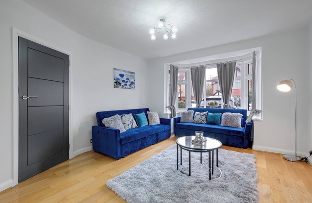 Cozy 3BR Family Retreat | Secluded Garden Near Wembley Stadium