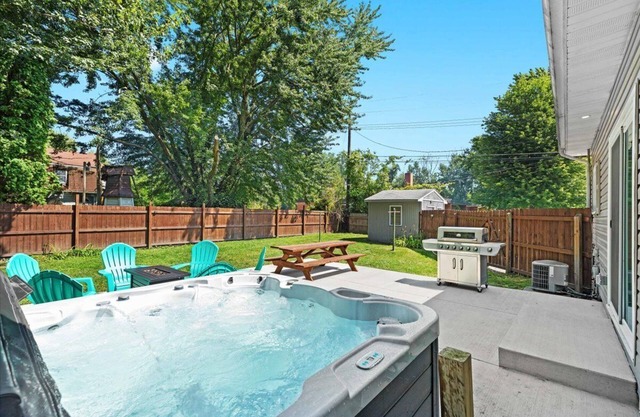 Cozy 3BR Getaway with Hot Tub, Firepit & BBQ