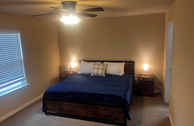 Cozy 3BR Home in Poolville/AC + Fast WiFi/Relaxing Escape