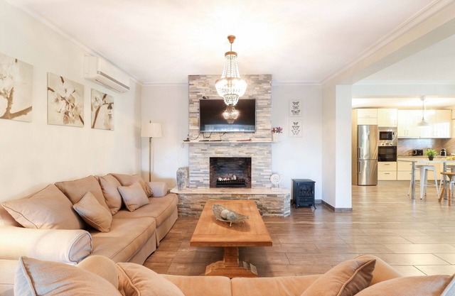 Cozy 4 Bdrms Villa 100m Away From The Nikki Beach!