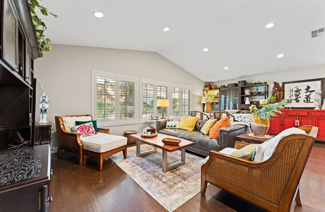 Cozy 4-bedroom house with hardwood flooring