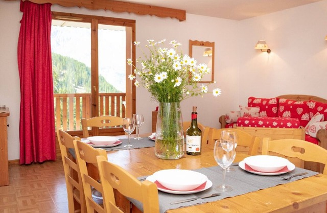 Cozy 4-room apartment with balconies, parking included, Puy-Saint-Vincent