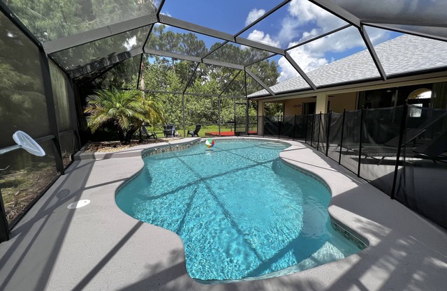 Cozy 4BR Home w/Solar heated Pool, BBQ, & Bonfire