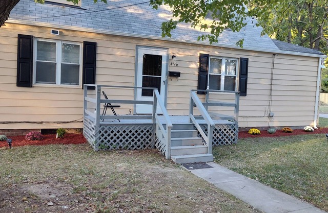 Cozy 5-bdrm hm, Loaded Kitchen, w/Patio nDeck & Grill, WiFi in pleasant Norfolk